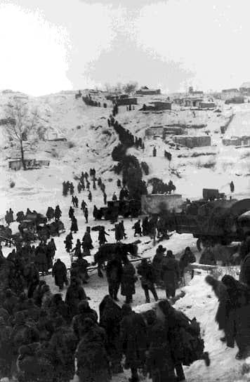 12 декабря 1942 года войска вермахта попытались деблокировать окруженную группировку, нанеся удар из района поселка Котельниково, однако этого им достичь не удалось. Вскоре советские войска начали наступление на Среднем Дону, что вынудило немецкое командование окончательно отказаться от попыток деблокирования окруженных войск
