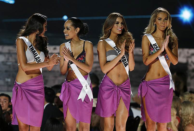 Слева направо: «Мисс Таиланд» Анипорн Чалермбуранавон, «Мисс Япония» Ариана Миямото, «Мисс Колумбия» Ариадна Гутьеррес и «Мисс США» Оливия Джордан