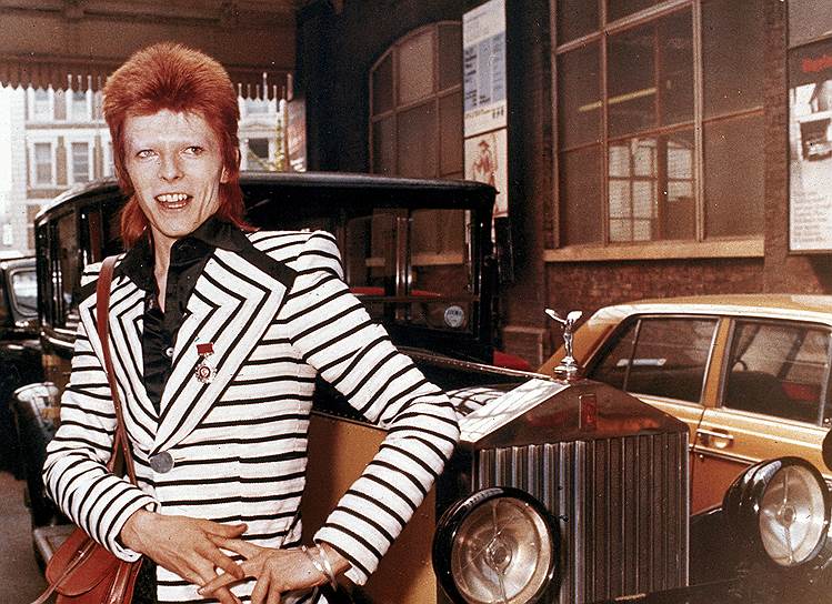 Спев о майоре Томе, решившем остаться на космической орбите, Дэвид Боуи стал регулярно изобретать новых персонажей, населяя ими собственную вселенную. Так родился образ Зигги Стардаста — вымышленного рок-музыканта, который хочет спасти мир музыкой. Сингл «Starman» с альбома «The Rise and Fall of Ziggy Stardust and the Spiders from Mars» вошел в первую десятку британского хит-парада