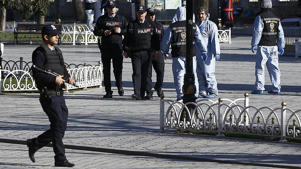 После теракта в Стамбуле в Турции задержаны трое россиян