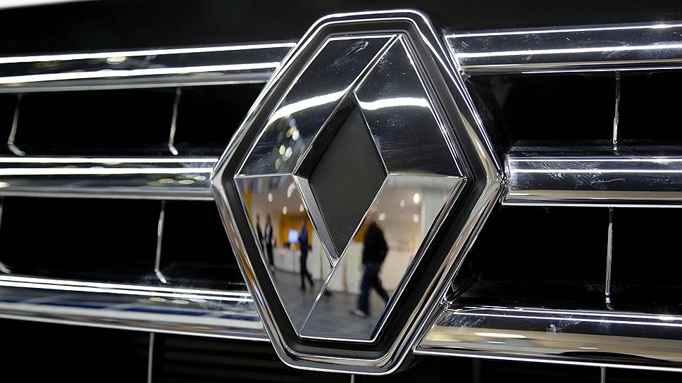 Акции Renault обвалились на 20% после обысков