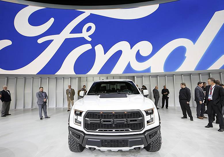 Стенд компании Ford и брутальный Ford F-150