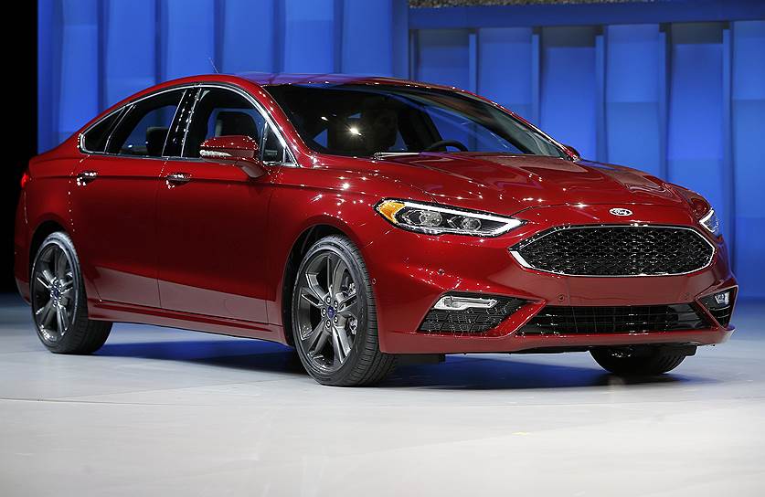 А так же яркий Ford Fusion (В России это Mondeo)