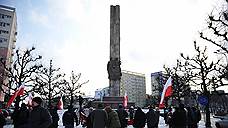 В МИДе России потребовали наказать осквернивших советский памятник в Польше