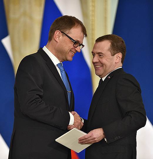 Премьер-министр Финляндии Юха Сипиля (слева) и председатель правительства России Дмитрий Медведев 