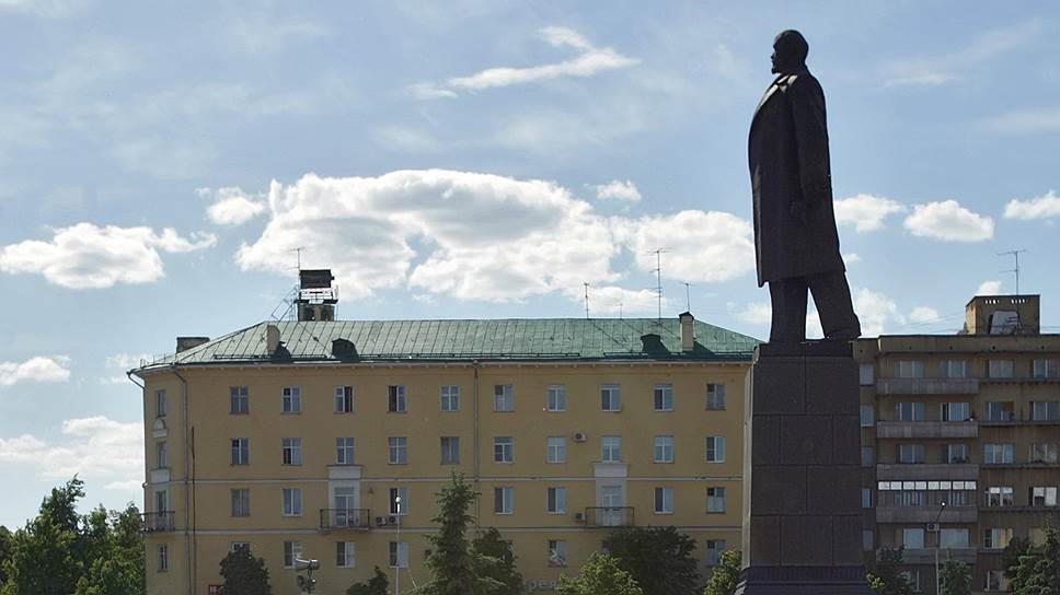 Почему возложение цветов к памятнику Ленину в Пензе хотели признать митингом