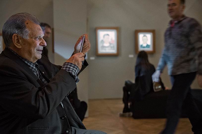Лауреат Нобелевской премии Жорес Алферов на открытии ретроспективной выставки Фриды Кало в Музее Фаберже