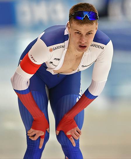 Российский конькобежец Михаил Козлов в забеге на 1500 м среди мужчин на отдельных дистанциях
