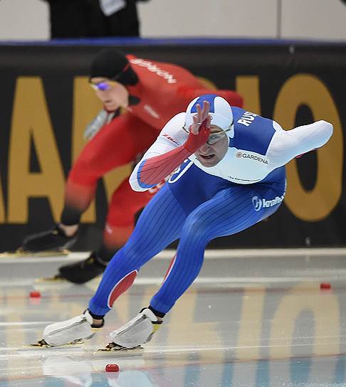Российский спортсмен Алексей Есин на дистанции в забеге на 500 метров