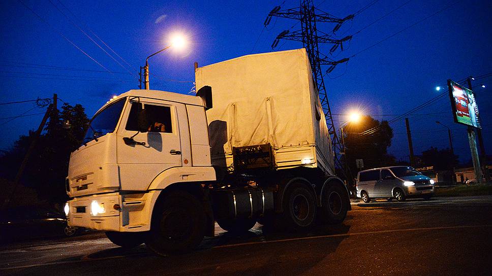 Как украинским грузовикам перекрыли дорогу