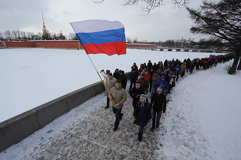 Шествие в годовщину смерти Бориса Немцова в Санкт-Петербурге
