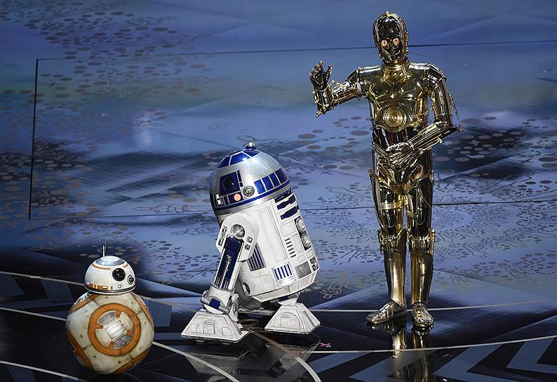 Дроиды из вселенной «Звездных войн» BB-8, R2-D2 и C-3PO 
