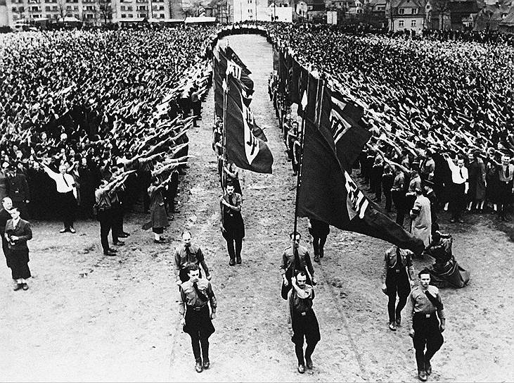 Словакия объявила войну СССР 23 июня 1941 и послала против него войска, а 13 декабря 1941 объявила войну Великобритании и США. 29 августа 1944 в Словакии поднялось антифашистское восстание, к которому присоединилась часть армии, но немцы сумели его подавить
