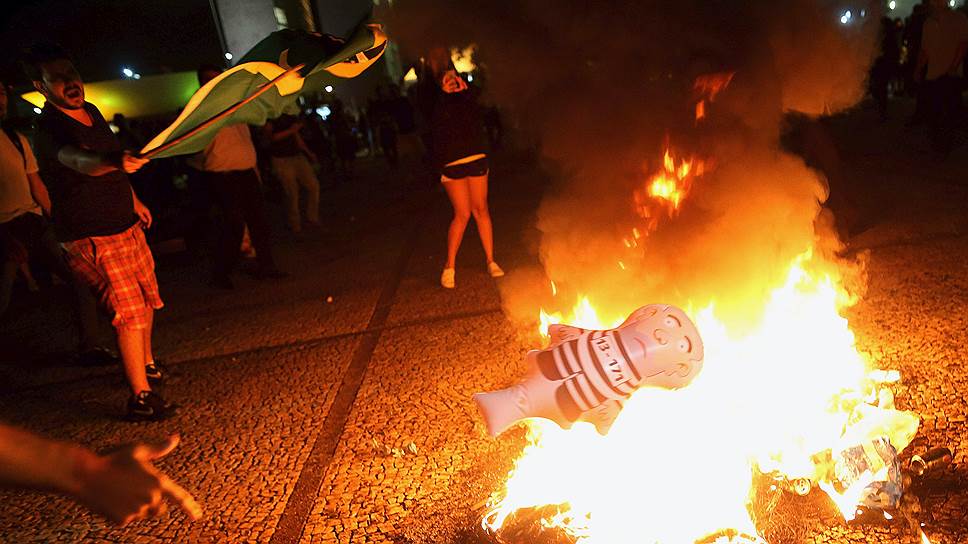 Президентская рокировка вывела бразильцев на улицы
