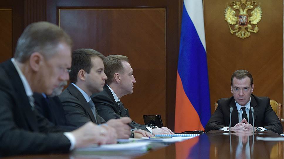 Дмитрий Медведев отбирает у чиновников лишних «лошадей»