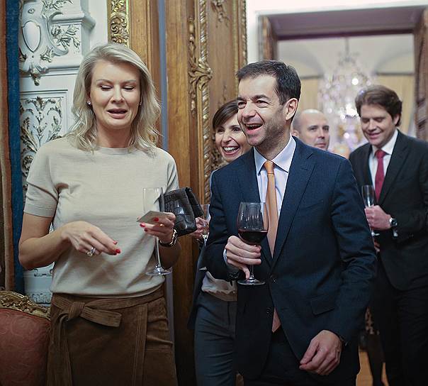 Коллекционер Виктория Борисевич (слева) во время коктейля по случаю открытия бутика Laduree в России