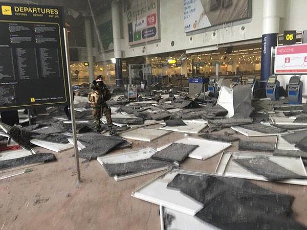 Последствия взрывов в аэропорту Брюсселя