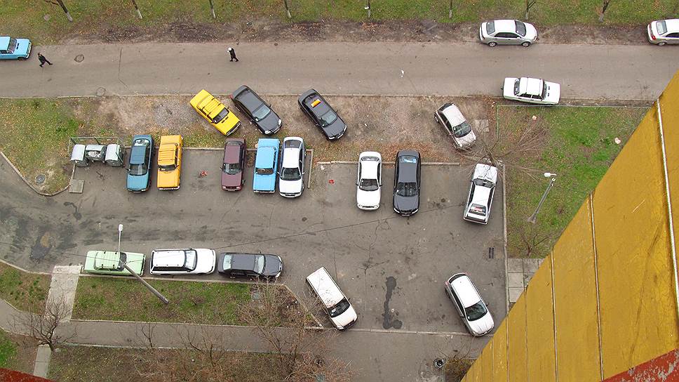 Как Мосгордума разрешила МАДИ штрафовать за парковку на газонах