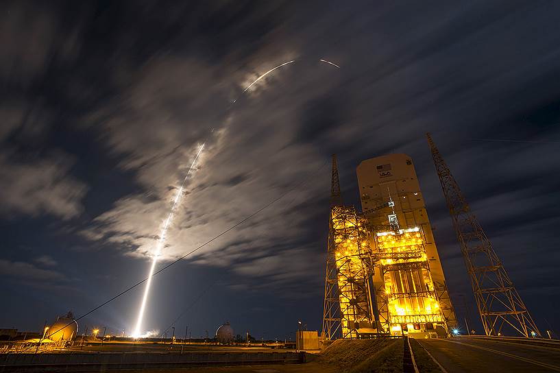 Флорида, США. Запуск ракеты Atlas V с мыса Канаверал