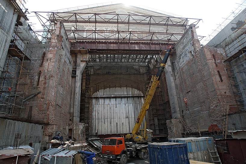 В 1975 году, к празднованию 200-летия, были отреставрированы зрительный и бетховенский залы. В 2002 году театр получил Новую сцену на период масштабной реконструкции основного здания