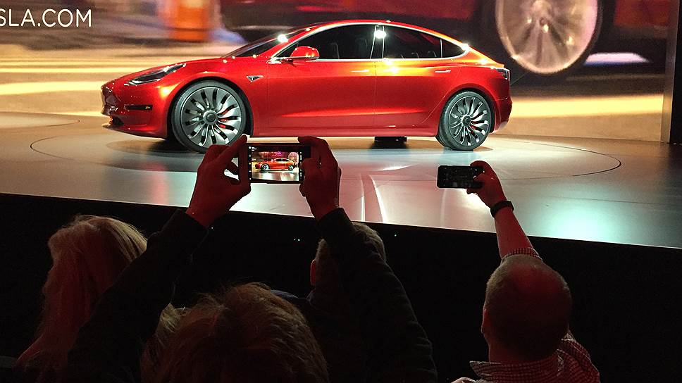 Новая модель от Tesla кажется привлекательным предложением, поскольку другие электромобили по доступным ценам (Nissan Leaf, BMW i3) могут проехать на одном заряде вдвое меньше