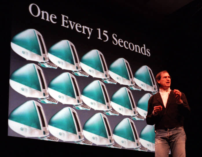 В 1998 году, вернувшись в Apple, Стив Джобс представил компактный компьютер iMac, а также новое программное обеспечение — Mac OS X. В корпусе iMac (моноблоке) были сосредоточены основные системные компоненты, а также монитор, динамики, дисковод и фото/видеокамера