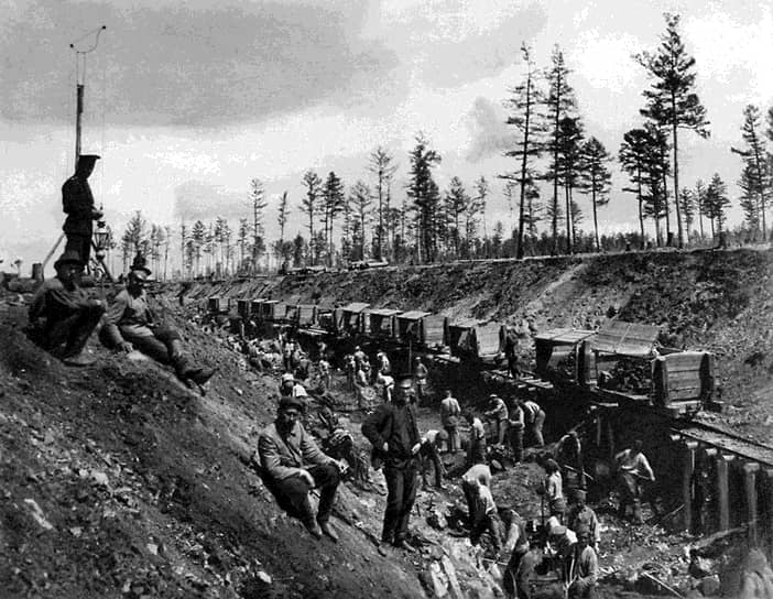 Окончательные работы по строительству Транссибирской магистрали завершились в 1916 году. К этому времени был введен в эксплуатацию мост через реку Амур близ Хабаровска