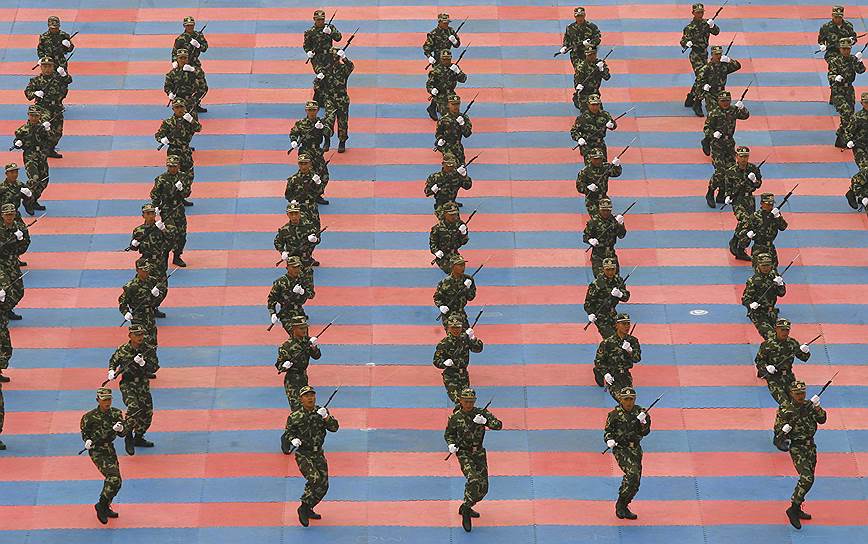 Антитеррористические учения на военной базе в городе Ухань, провинция Хубэй