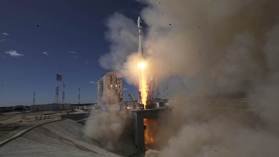 С космодрома Восточный произведен первый запуск ракеты