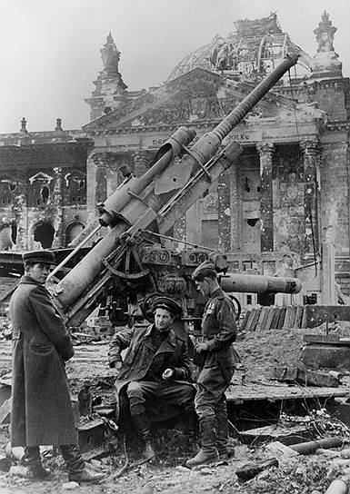 В ходе берлинской операции советские войска разгромили 70 пехотных, 23 танковых и моторизованных дивизий противника. С 16 апреля по 7 мая они взяли в плен 480 тыс. человек, захватили свыше 1500 танков и штурмовых орудий, 4500 самолетов и другую технику