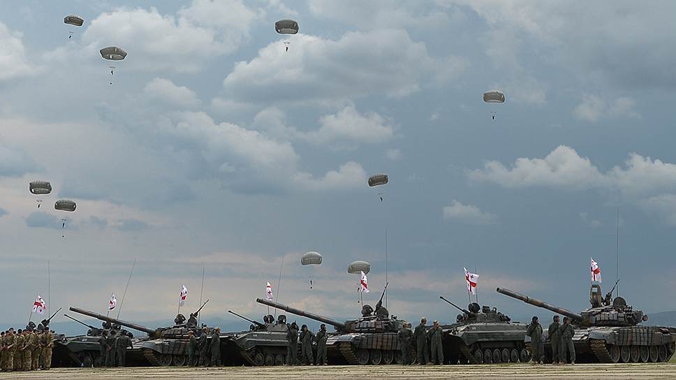 Грузинские военные десантируются поближе к НАТО