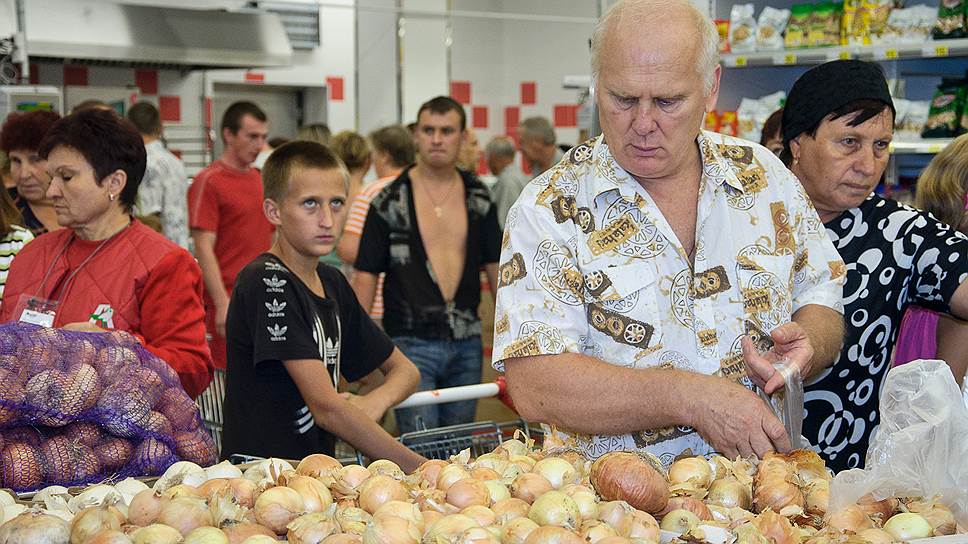 Почему россияне перешли на дешевую еду