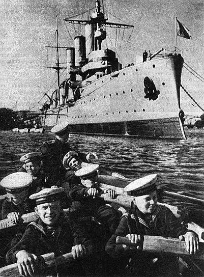 После ремонта крейсер превратился в корабль-памятник и в учебную базу Нахимовского  училища одновременно 
