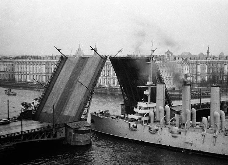 В 1967 году к 50-летию Октябрьской революции был снят фильм «Залп “Авроры”», где корабль «сыграл» уже самого себя. События памятной ночи 25 октября 1917 года были с точностью воспроизведены — для съемок крейсер отбуксировали на историческое место к Николаевскому мосту