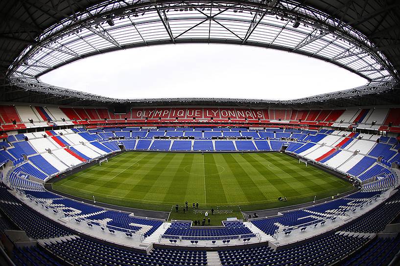 «Стад де Люмьер» в Лионе был открыт в начале 2016 года. Его строительство планировалось с 2007 года, но постоянно откладывалось из-за недостатка финансирования. Однако после того, как Франция стала страной-хозяйкой Евро-2016, вопрос о выделении средств на строительство был решен. На «Стад де Люмьер» будут сыграны шесть матчей в том числе один полуфинал чемпионата Европы