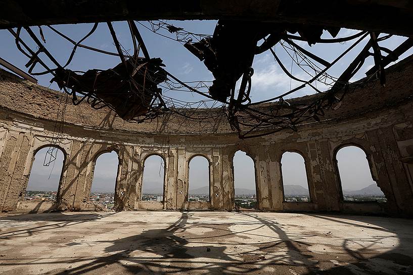 Дворец «Дар-уль-Аман» полностью разграблен, из него вынесено все — вплоть до плитки пола