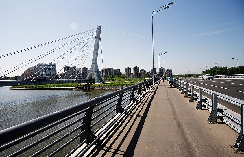 16 июня. В Санкт-Петербурге появился мост именем Ахмата Кадырова, несмотря на протесты общественности 
