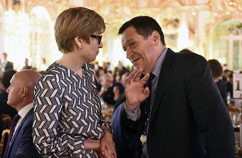 Первый зампред ЦБ России Ксения Юдаева и председатель комитета Государственной думы по бюджету и налогам Андрей Макаров на приеме Сбербанка и Валерия Гергиева в Екатерининском дворце Царского Села