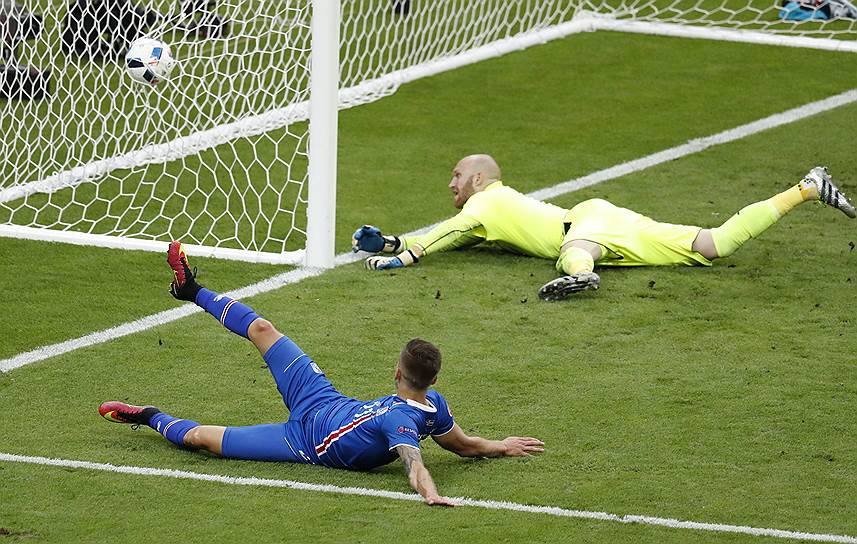 Победный мяч в ворота австрийцев полузащитник сборной Исландии и венского «Рапида» Арнор Траустасон забил на четвертой добавленной минуте