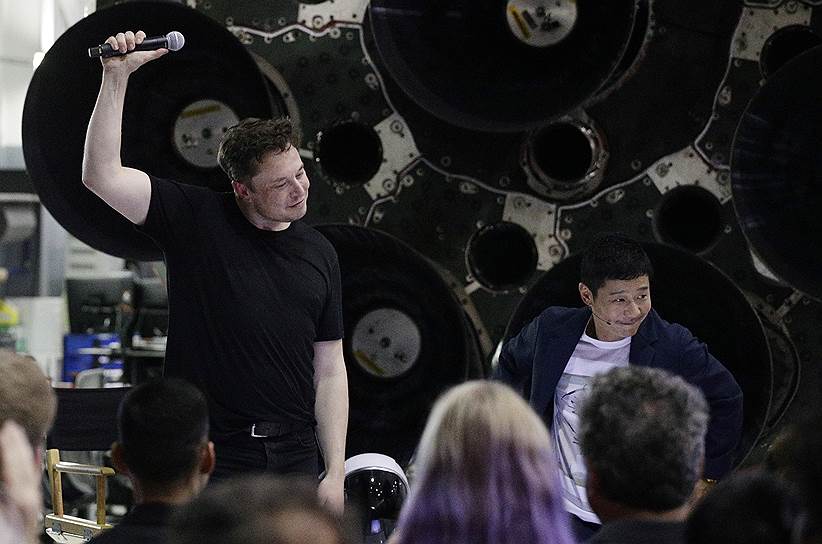 Компания SpaceX также сейчас занимается разработкой новой ракеты и космического корабля Big Falcon Rocket (BFP). В сентябре 2018 года стало известно, что японский предприниматель Юсаку Маэдзава (на фото справа) планирует на его борту совершить полет вокруг Луны, взяв с собой до восьми художников в рамках созданного им арт-проекта #dearMoon. Полет намечен на период не ранее 2023 года  