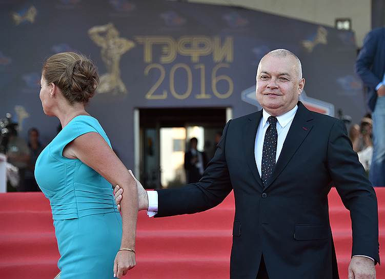 Генеральный директор МИА «Россия сегодня» Дмитрий Киселев (справа) с супругой Марией (слева)