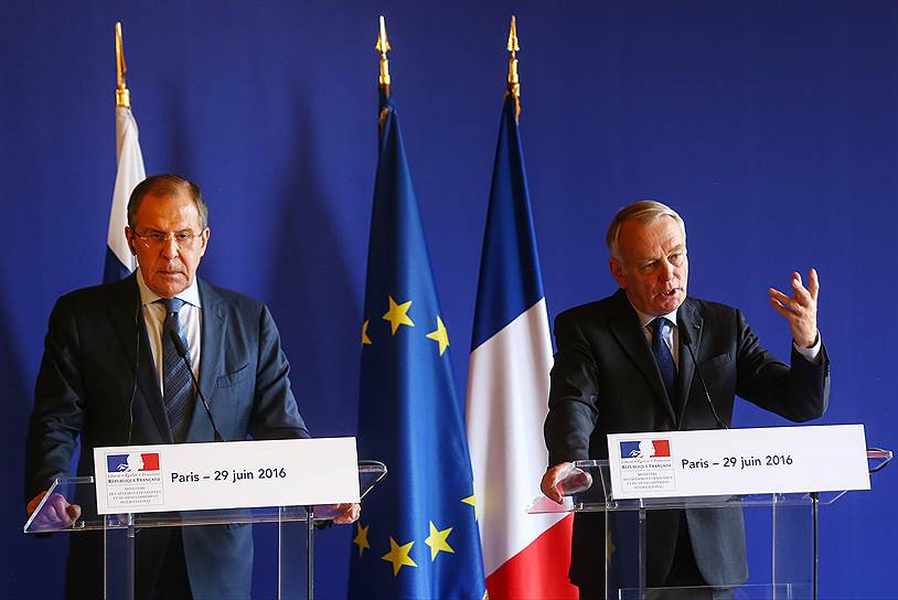 Министр иностранных дел России Сергей Лавров (слева) и министр иностранных дел Франции Жан-Марк Эро