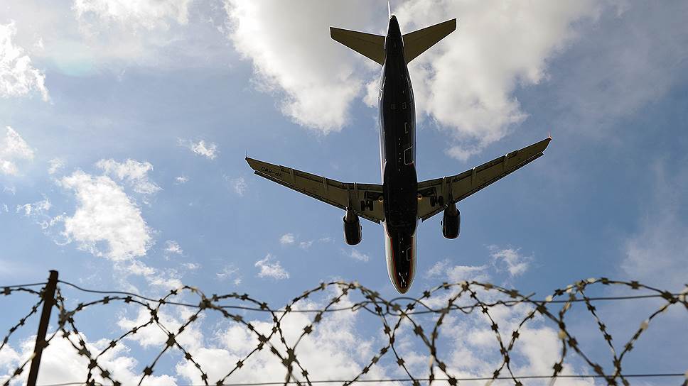 Почему авиаперевозки в дальнее зарубежье рухнули на 35%