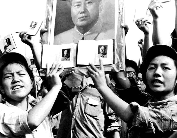 В 1969 году Мао Цзэдун был назван пожизненным руководителем КПК и начал борьбу с оппозицией — «культурную революцию». Для борьбы с «реставрацией капитализма», в частности, организовывались боевые отряды хунвейбинов (школьники и студенты) и цзаофани (молодые рабочие)