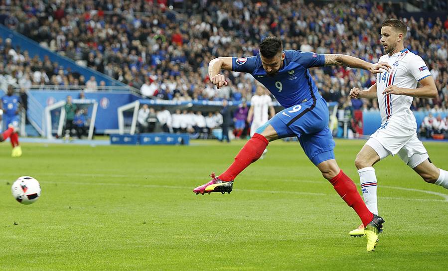 Оливье Жиру забил первый и пятый голы в ворота сборной Исландии