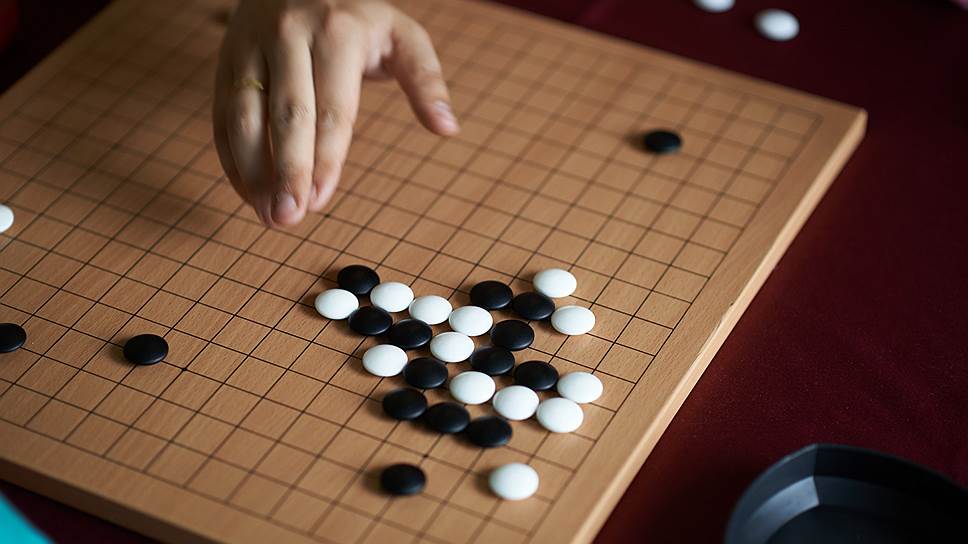 Го, стратегическая настольная игра