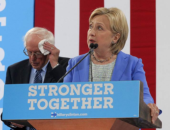 Портсмут, США. Берни Сандерс объявил о поддержке Хиллари Клинтон на выборах президента США на совместном партийном митинге