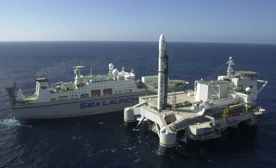 В 1995 году Boeing вместе с РКК «Энергия», НПО «Южное» (позже ПО «Южмаш») и Kvaerner ASA создали коммерческий плавучий космодром «Морской старт» (Sea Launch). Изначально он располагался у Острова Рождества в Тихом океане, но в начале 2020 года был перебазирован в порт Славянка на Дальнем Востоке, после чего заморожен на неопределенный срок