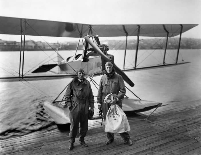 Через полгода в воздух поднялся двухместный гидроплан Model C. После вступления Соединенных Штатов в Первую мировую войну власти закупили 53 таких самолета, что стало первым финансовым успехом для Boeing. Последний в серии гидроплан был построен для самого Уильяма Боинга и назван С-700. В марте 1919 года господин Боинг (на фото справа) и пилот Эдди Хаббард (слева) совершили на нем первую международную перевозку почты, доставив 60 писем из Ванкувера в Сиэтл