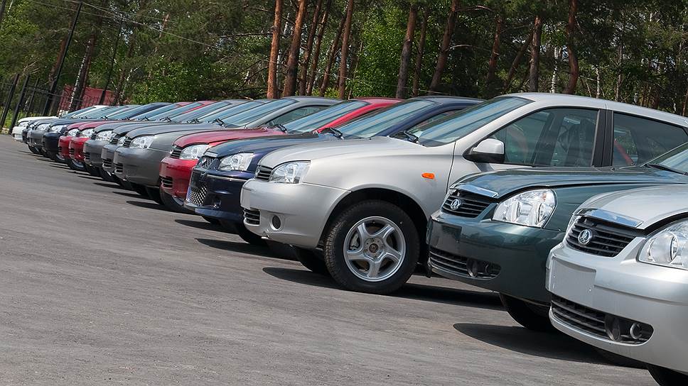 В июле 2007 года АвтоВАЗ отправил на экспорт 7-миллионный автомобиль — Lada 1118 (седан Lada Kalina). В том же месяце концерн начал экспортировать Lada Priora, первые 50 автомобилей были отправлены в Казахстан и на Украину